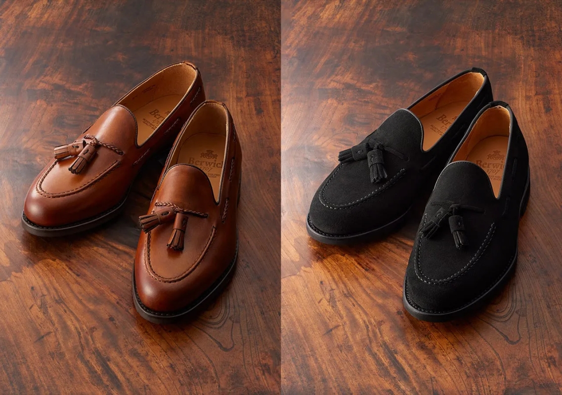 2足のタッセルローファーのクローズアップ写真。片方は茶色で、もう片方は黒色。