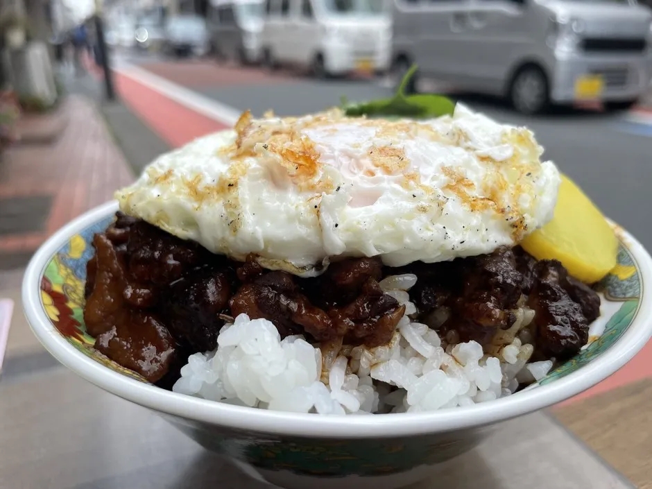 平日は会社員、日曜日は夫婦で台湾料理店