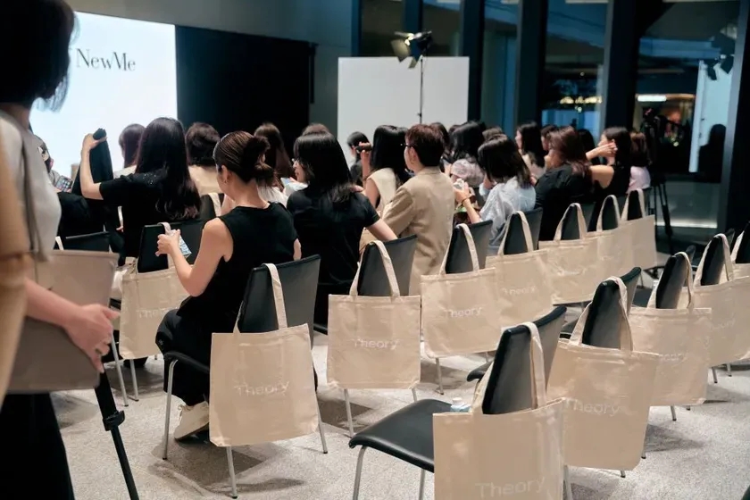 イベント会場の聴衆